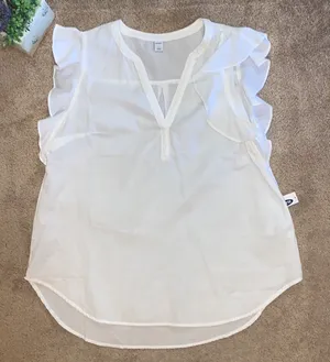 Old Navy Ruffled sleeveless top (L) thumbnail 4