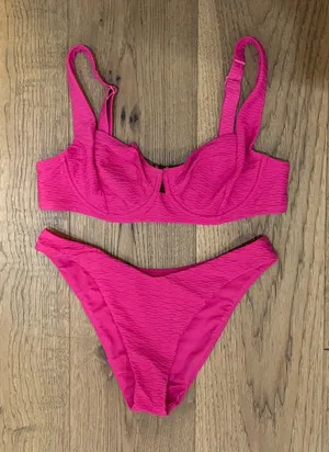 Victoria's Secret Underwire Bikini Top 36C + bottoms thumbnail 1