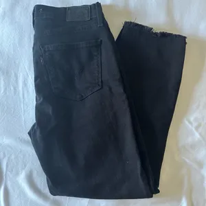 $98 Levi's Women's Premium 724 High Rise Straight Crop Jeans - Size 28 - Black thumbnail 13