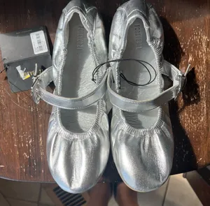 NWT Forever 21 Womens Buckle Shiny Silver Mary Jane Ballet Flats Size 7 thumbnail 1