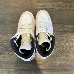 Nike Jordan 1 mid barely rose shoes thumbnail 4