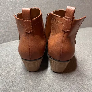 Olivia Miller Womens Brown Faux Leather Ankle Boots Side Cutout Block Heel Sz‎ 9 thumbnail 3