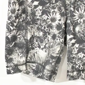 Lululemon‎ Run Dart & Dash Short Size 2 Black Grey Floral Biker Athletic thumbnail 4