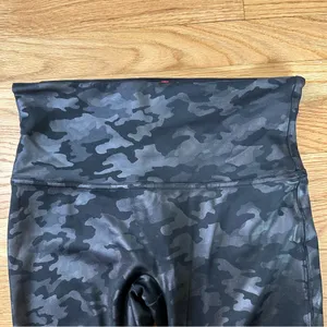 SPANX Faux Leather Glossy Camo Matte Black shaping slimming Leggings Sz L thumbnail 8