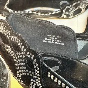 Chic Black Embellished Women's Flats Size 8 thumbnail 2