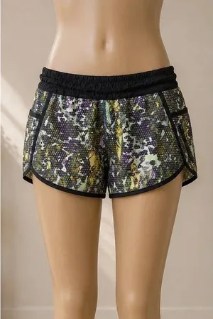 Lululemon Tracker Short III 4-Way Stretch Floral Running Shorts Size 6 thumbnail 1