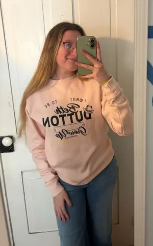 I want to be Beth Dutton when I grow up pink crewneck thumbnail 1