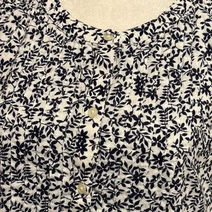 Gap Size M Sleeveless Pintuck Top Shirt Navy Blue Floral Print thumbnail 2