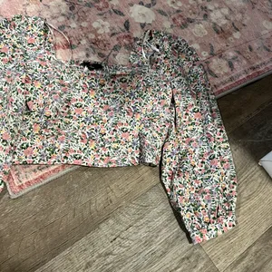 Lulus Even Sweeter Floral Print‎ Crop Top Xsmall thumbnail 15