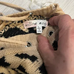 NWOT Willow moon‎ Tan and Black Leopard V-Neck Sweater thumbnail 5