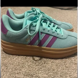 Adidas Women's Mint Green Casual Sneakers with Purple Accent thumbnail 3