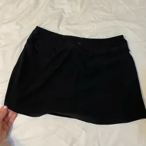 Black Women’s Golf Skort Size M thumbnail 3