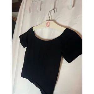 Jessica Simpson Black Crop Top V-Neck Woman’s Size Medium thumbnail 6