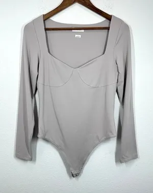 Babaton Light Grey Long Sleeve Bodysuit‎ Form Fitting Slimming Sweetheart thumbnail 1