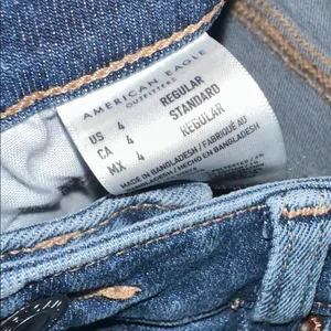 American Eagle Outfitters Classic MOM Jeans size 4 thumbnail 5