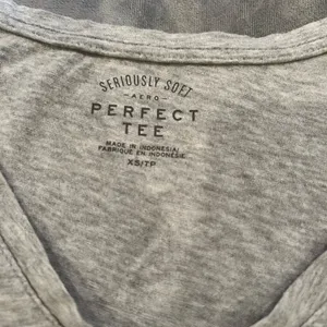 American Eagle Women's Gray V-Neck Tee thumbnail 4