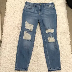 Hollister Distressed Raw Hem Straight Mom Jeans Light Wash‎ 7 Regular thumbnail 2