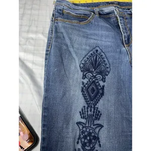 Bandolino Embroidered Skinny Jeans Women’s Size 12 Medium Wash Frayed Cuff Boho thumbnail 8