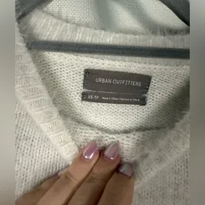 Urban Outfitters White Fuzzy Crewneck Crop Sweater XS thumbnail 4