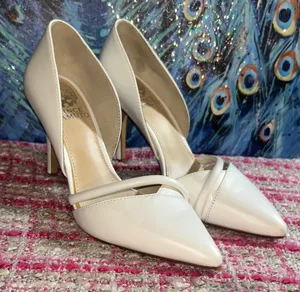 Vince Camuto Size 6 Cream Heels thumbnail 1