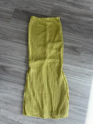 White Fox Boutique Lime Green Maxi Skirt thumbnail 2