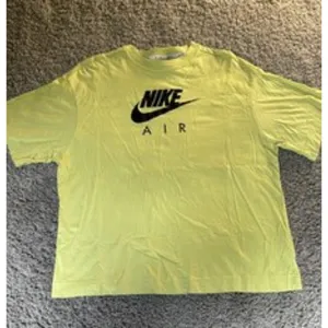 Nike Air Womens M Boxy Tee Shirt Loose Crop Yellow Black Short Sleeve thumbnail 1