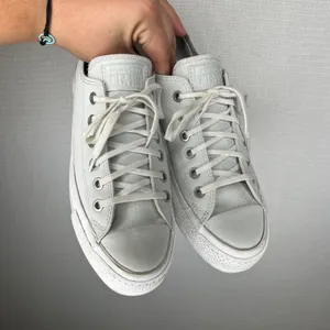 Converse Chuck Taylor All Star Lift White Leather Platform Sneakers Womens 7 thumbnail 2