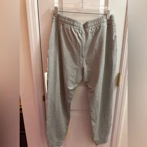 SOLD!!! VUORI PERFORMANCE JOGGERS, PALE GREY, M thumbnail 2