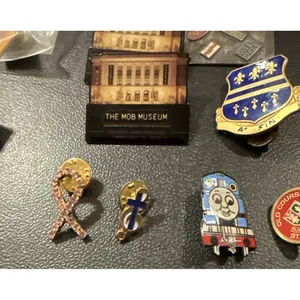 Large Lot Of‎ 16 Vintage Lapel Pins Pin Brooches Collectible thumbnail 5