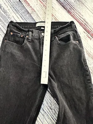 Abercrombie & Fitch The 90’s Straight Mid Rise in Washed Black thumbnail 9