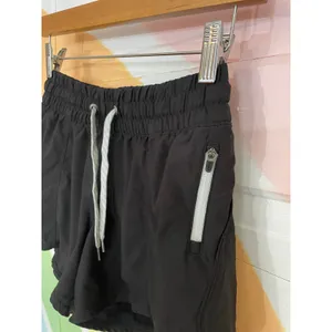 Vuori Black Athletic Running Shorts Women’s XS Zip Pocket Drawstring thumbnail 4