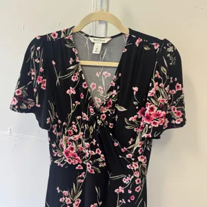 White House Black Market Floral Faux Wrap High Low Midi Dress Black Pink 4 thumbnail 3
