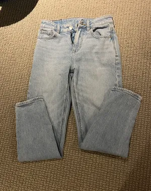 American Eagle Lightwash Jeans thumbnail 2