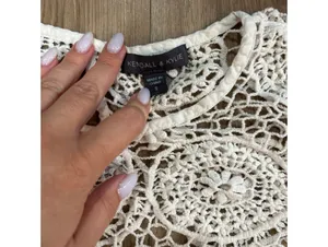 Kendall & Kylie Y2K Ivory Crochet Knit Floral Boho Top Size S Beach Coastal thumbnail 3