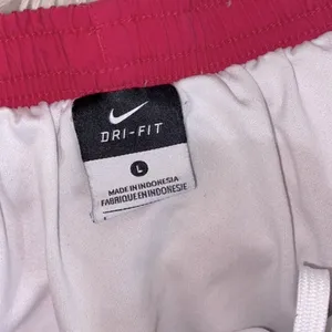 Nike pink shorts size large Georgia Bulldogs thumbnail 4