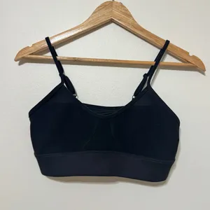 NEW ALO Yoga Alosoft Head Start Bra Size Medium Black NWOT thumbnail 3