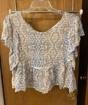 Cute Top Multiple Size M thumbnail 1