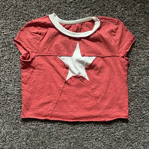 SheIn Star Patch Cropped Baby Tee Size M thumbnail 5