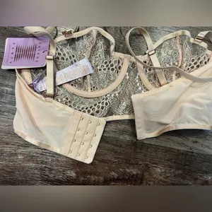 NWT Savage x Fenty Lace and Vinyl Bra thumbnail 6