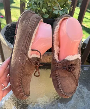 UGG Australia Dakota Brown Sheepskin Moccasin Slippers Shoes Women Size 9 thumbnail 1