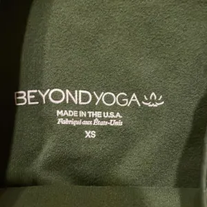Beyond Yoga jungle fern space dye high rise 21” crop leggings xs thumbnail 8