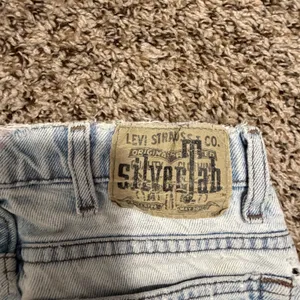 Vintage Levis SilverTab Baggy Jeans Light Wash Blue 90s Denim W28 L32 40581-0234 thumbnail 6