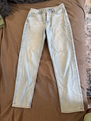American Eagle Light Wash Mom Jeans Strigid thumbnail 1
