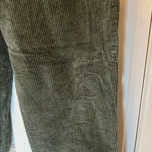 Princess Polly Green/Gray Cropped‎ Corduroy Pants size 4 thumbnail 5