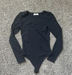 Aritzia Contour Crew Longsleeve Bodysuit thumbnail 2