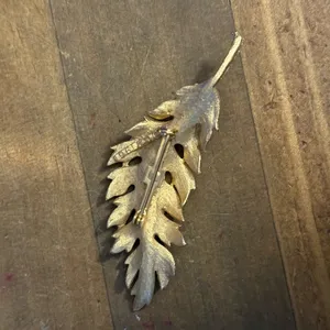 Vintage Coro 1961 golden leaf brooch thumbnail 4