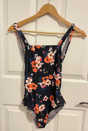 Volcom Leaf It Be Floral Leopard Print Bohemian One Piece Reversible Swim Suit thumbnail 1