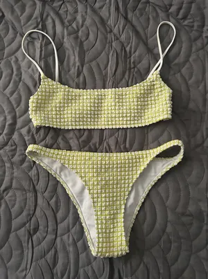 Triangl Bikini thumbnail 1
