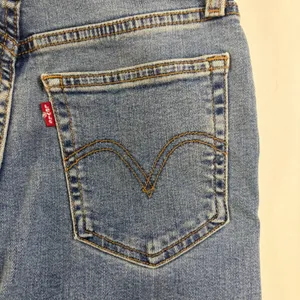 Levis Wedgie Straight High Rise Distressed Jeans Light Wash‎ 25x28 NEW Capsule thumbnail 9