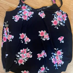 Torrid floral tank‎ thumbnail 1